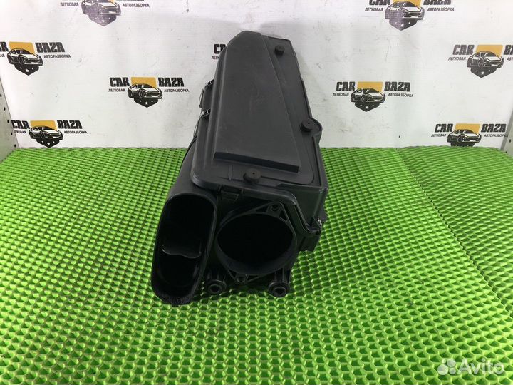 Корпус воздушного фильтра Mercedes-Benz C-class