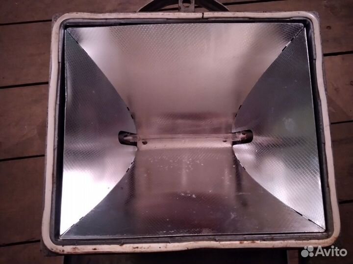 Уличный фонарь прожектор