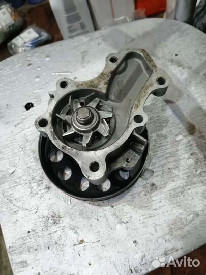 Продам помпу на лансер 9 1,6