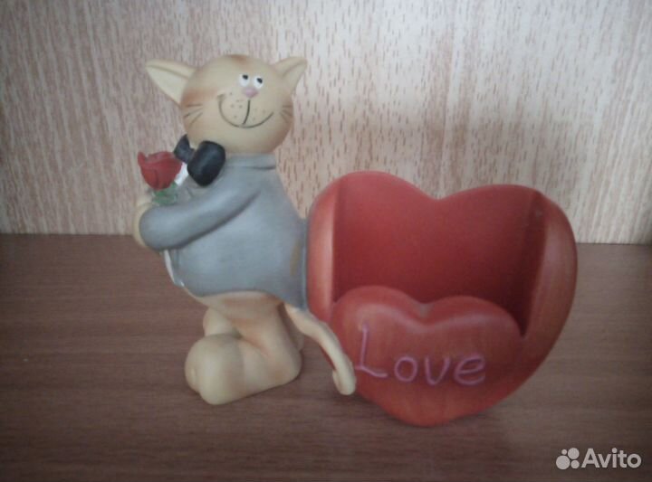 Статуэтка кот