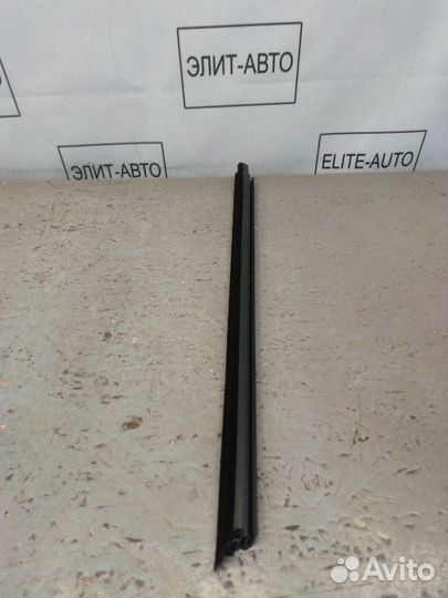 Бархотка уплотнитель стекла передняя правая Bmw 5