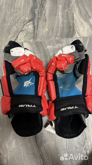 Перчатки хоккейные True xc9