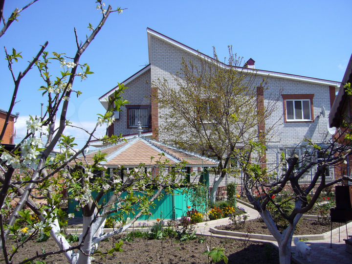 Дом 250 м² на участке 8 сот.