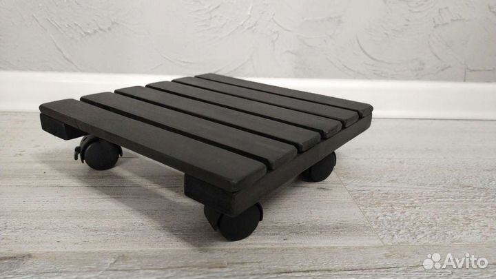 Подставка для цветов на колесиках