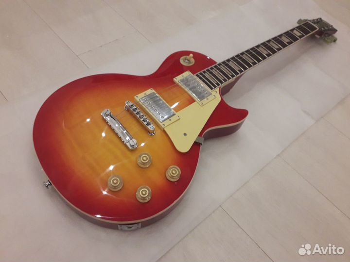 Новая электрогитара Gibson Les Paul, красная