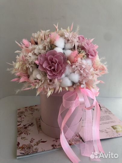 Букет из сухоцветов и стабилизированных цветов