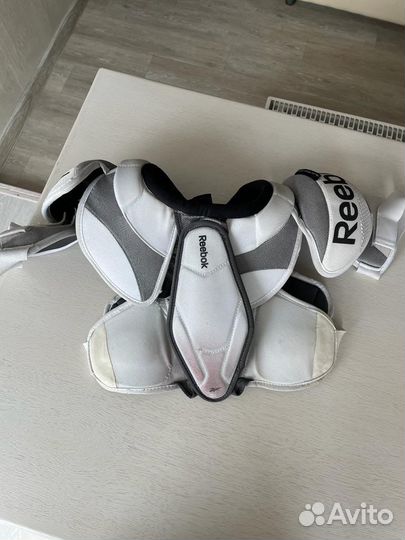 Нагрудник хоккейный reebok 20K JR M и L