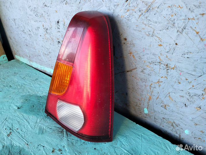 Задний правый фонарь Renault Logan 1