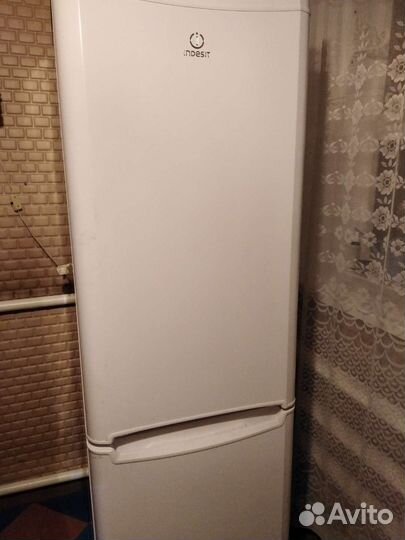 Холодильник бу indesit