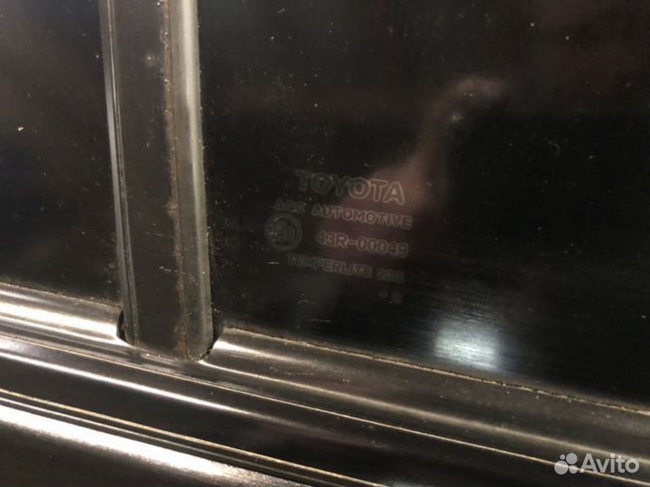 Стекло двери заднее правое Toyota Camry 40