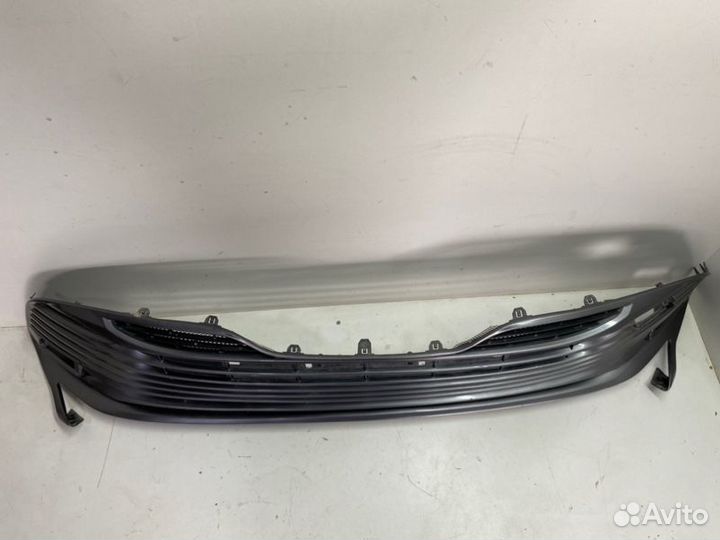 Решетка радиатора передняя Toyota Camry V70