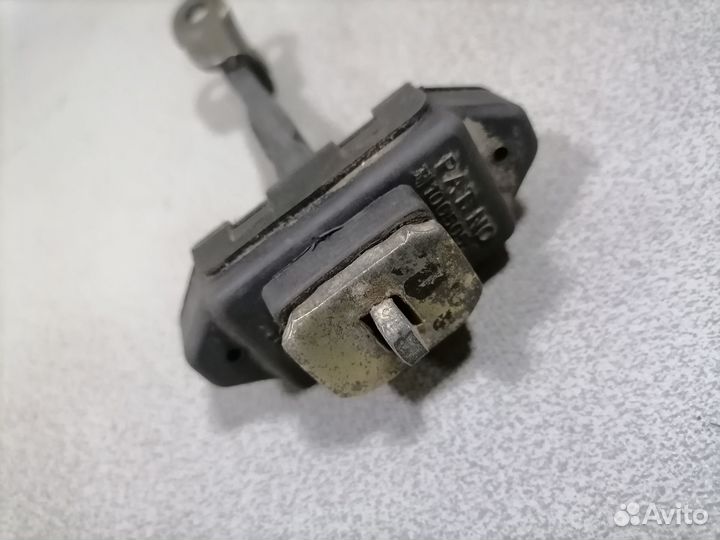 Ограничитель двери передний правый Kia Joice 1999