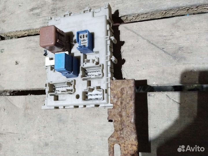 243505M300 блок предохранителей nissan almera