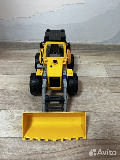 Игрушка трактор