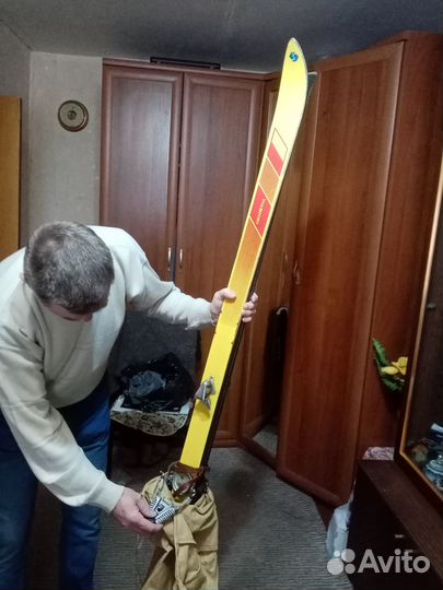 Горные лыжи старые