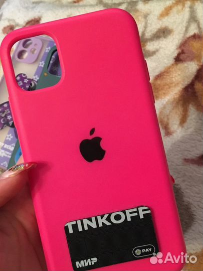 Чехлы на iPhone 11