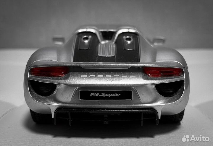 Модель Porsche 918 Spyder