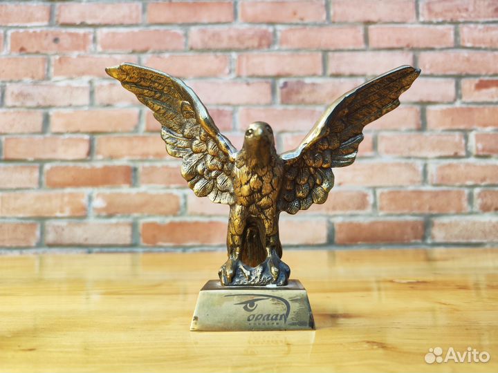 Статуэтка орла