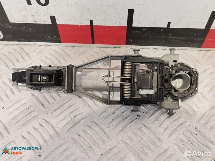 Ручка наружная передняя правая Skoda Fabia 2 (5J)