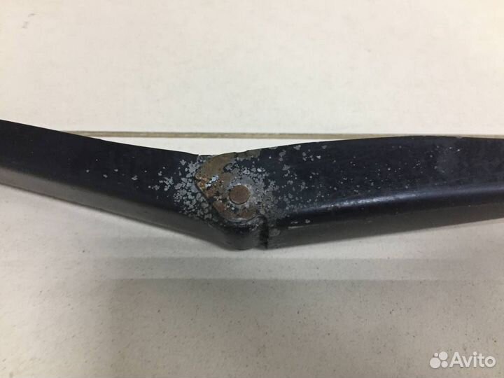 Поводок стеклоочистителя передний правый Ford Focu