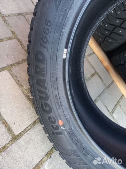 Yokohama Ice Guard IG65 215/55 R17 98T