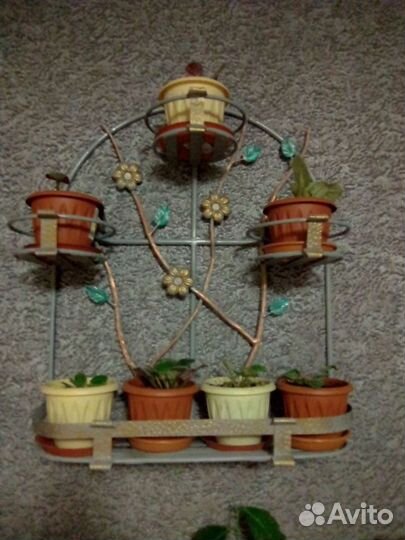 Подставка под цветы на стену