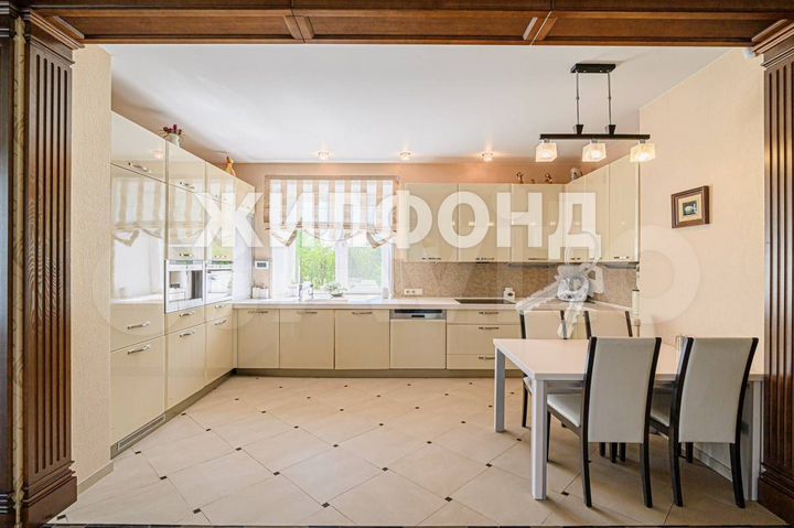 Дом 356,6 м² на участке 17 сот.