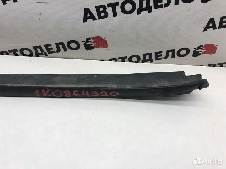 Молдинг лобового стекла Volkswagen Golf MK5 2006