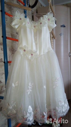 Продам платье для девочки (7-9 лет)