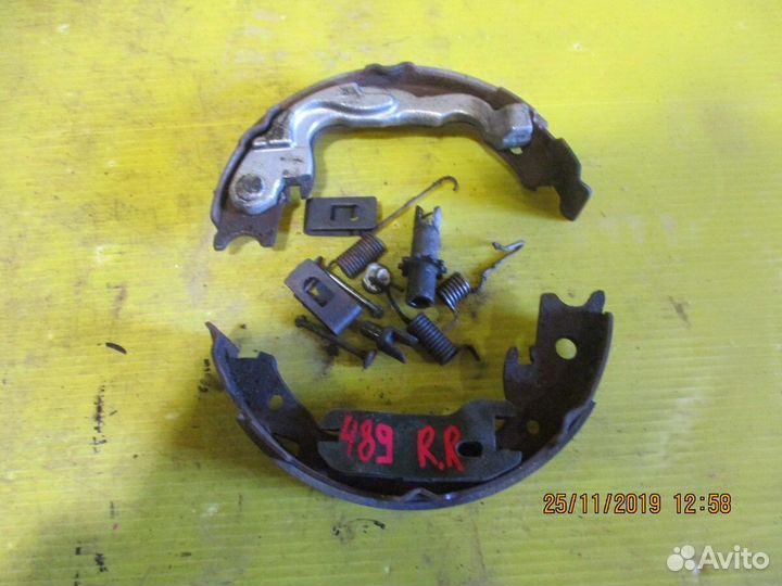 Колодки ручного тормоза зад Справа nissan serena M
