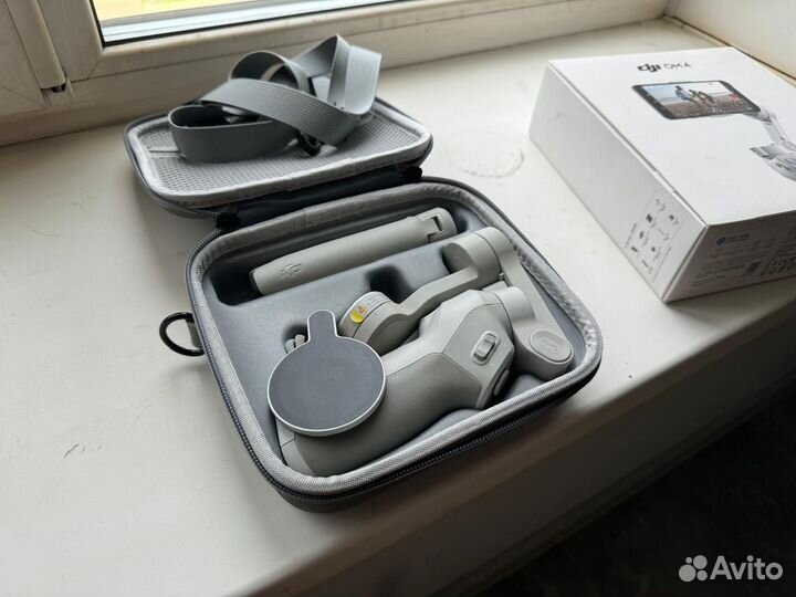 Стабилизатор для смартфона DJI Osmo Mobile 4