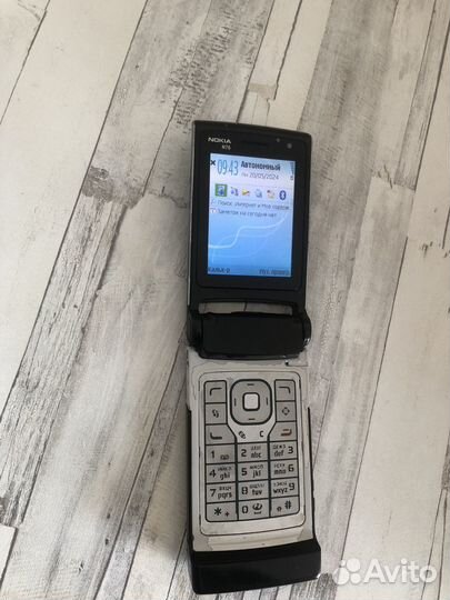 Nokia N76