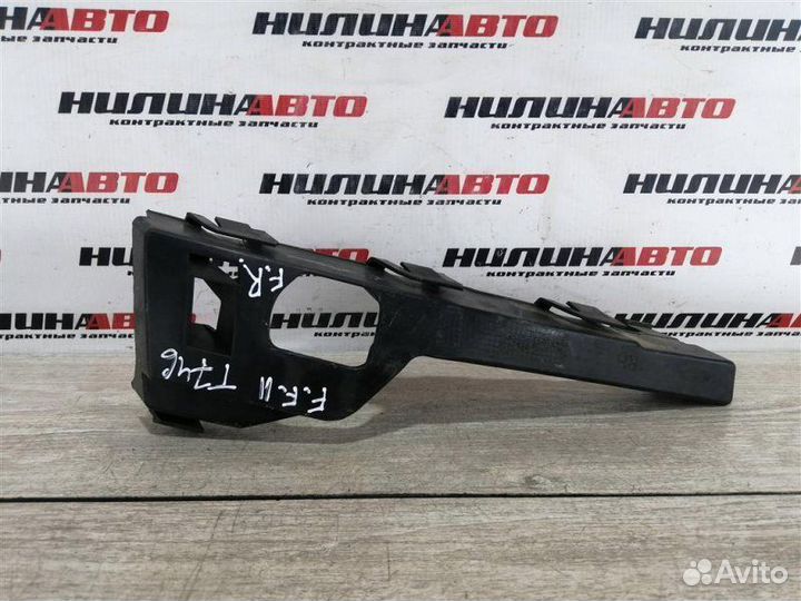 Кронштейн переднего бампера правый Ford Focus 2