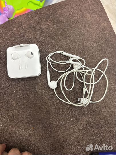 Наушники AirPods