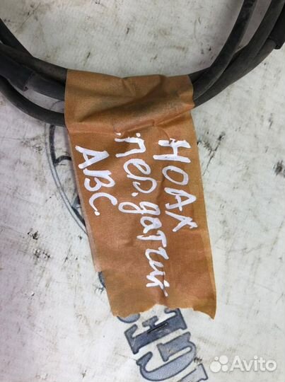 Передний датчик ABS Toyota noah