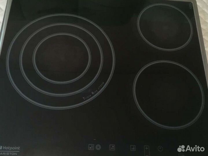 Встраиваемая варочная панель электрическая Hotpoin