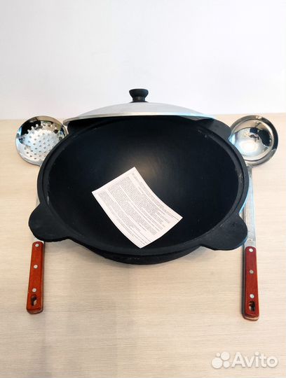 Казан чугунный с шумовкой и половником