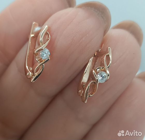 Золотые серьги с бриллиантами 0.16Ct