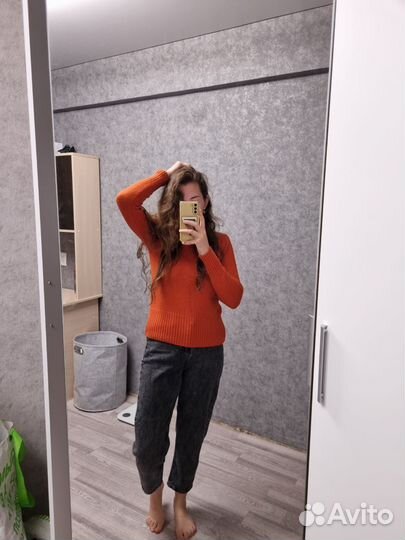 Свитер морковный
