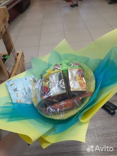 Букет подарок из чая и сладостей