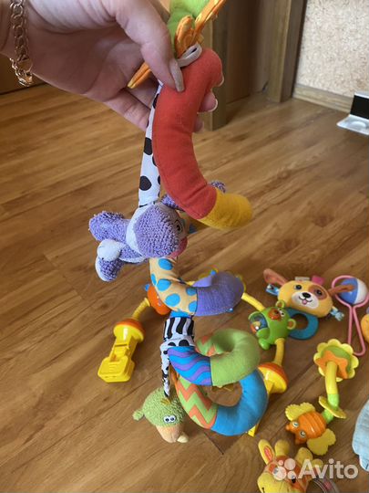 Погремушки и грелка пакетом