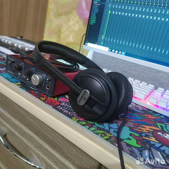 Студийные наушники behringer