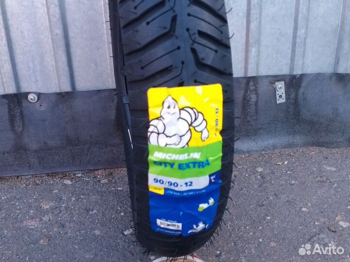 Шина 90 90 12 Мишлен на скутер