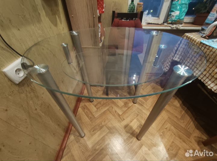 Кухонный стол стеклянный