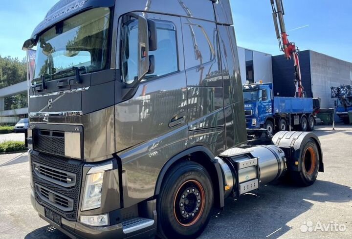 Pазбираем грузовик Volvo FH с 2013