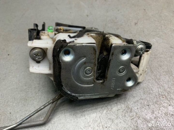 Замок двери передний левый Mitsubishi Lancer 9