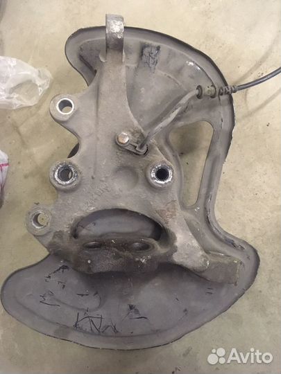 Поворотный кулак левый Мерседес w204