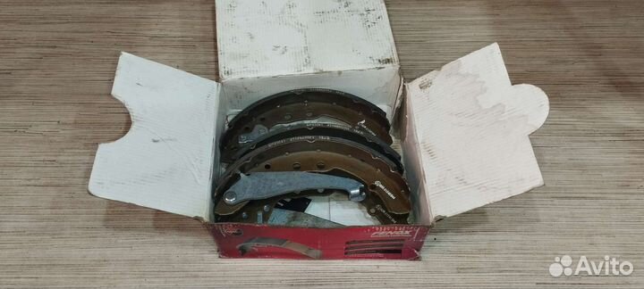 Задние тормозные колодки (барабанные)