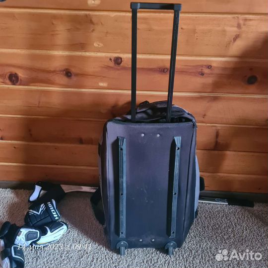 Хоккейная сумка на колёсах