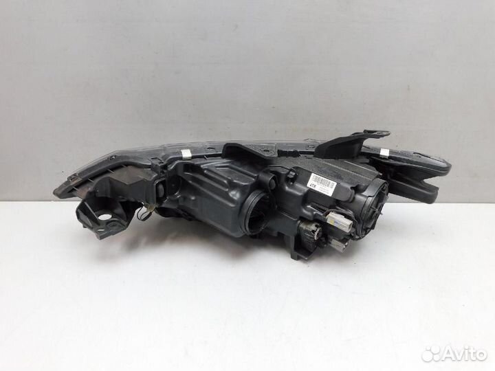 Фара правая Mitsubishi Outlander